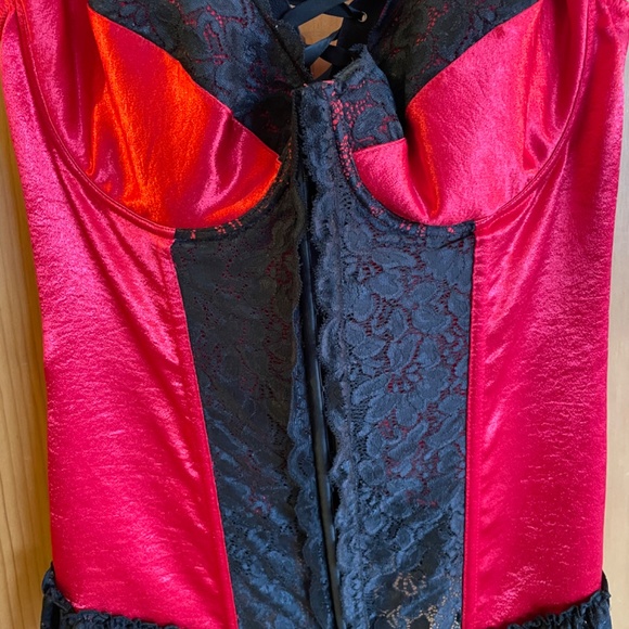 Red black satin lace corset lingerie top - Picture 2 of 6